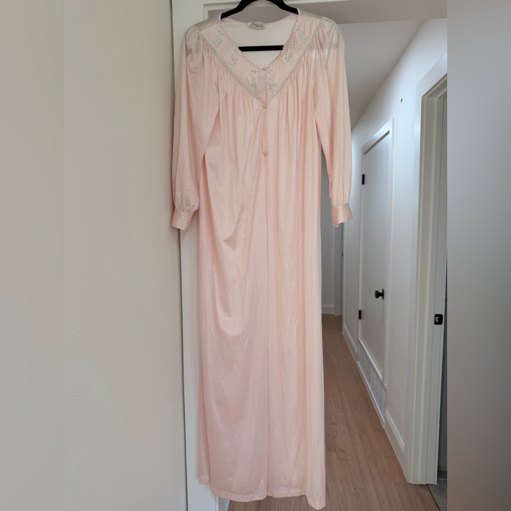 Vanity Fair vintage Elegant Pink Nightgown